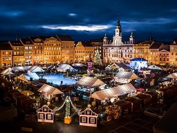 Českobudějovický advent nabídne trhy, koncerty a také kluziště u kašny