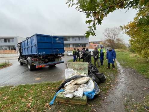 Bezdomovci uklízeli v Suchém Vrbném