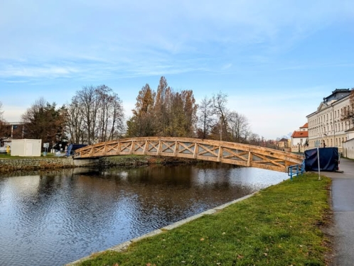 Lávka na Sokolský ostrov projde generální opravou, na místě vznikne dočasný pontonový most